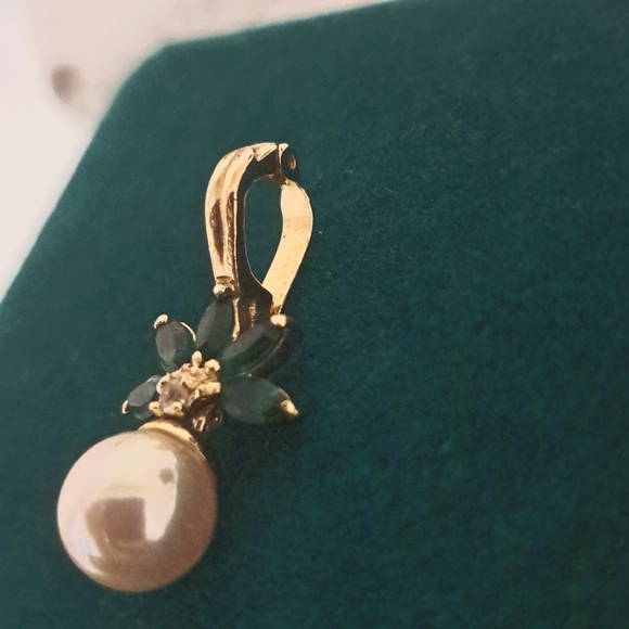 Vintage Roman Gold Tone Green Crystal Pearl Pendant - Picture 6 of 6